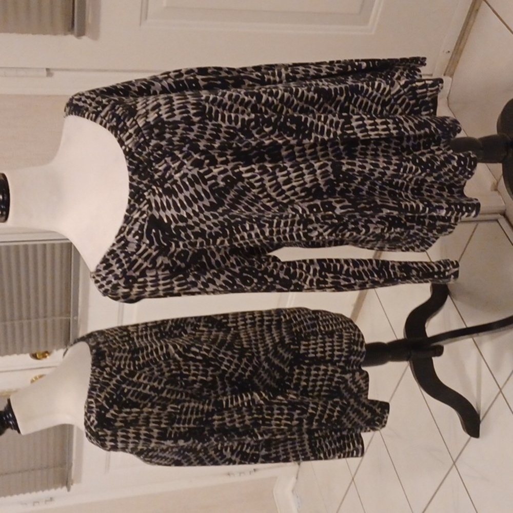 $4 Add-on Gray, Black & White Long Sleeve Tee - Size Large